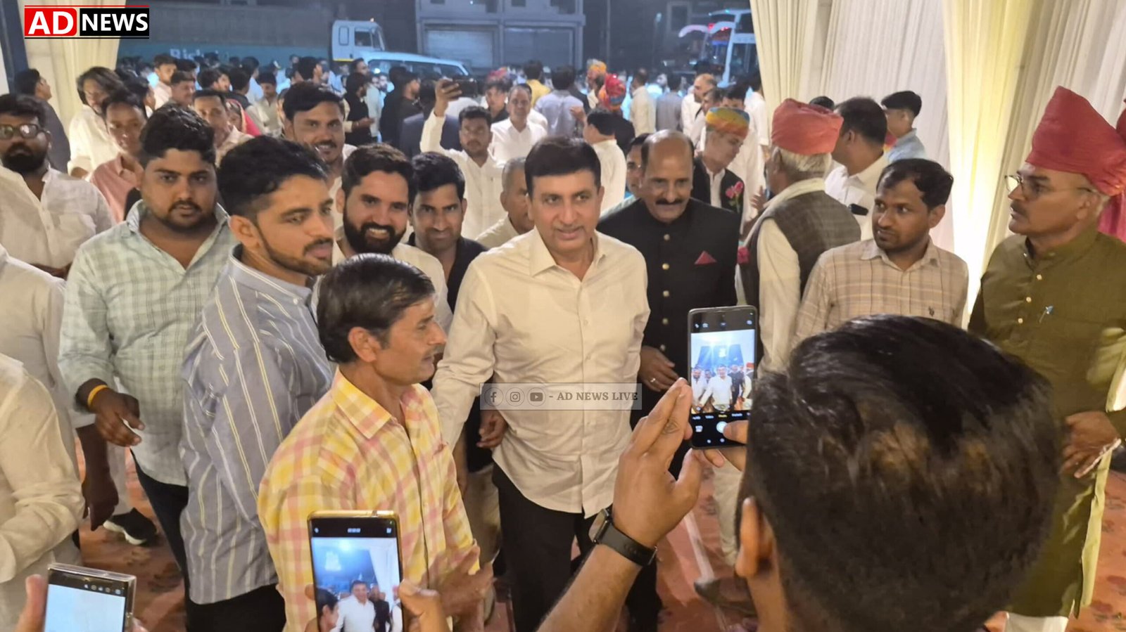 लाडनूं विधायक मुकेश भाकर की शादी में पहुंचे बायतु विधायक हरीश चौधरी, दी शुभकामनाएं